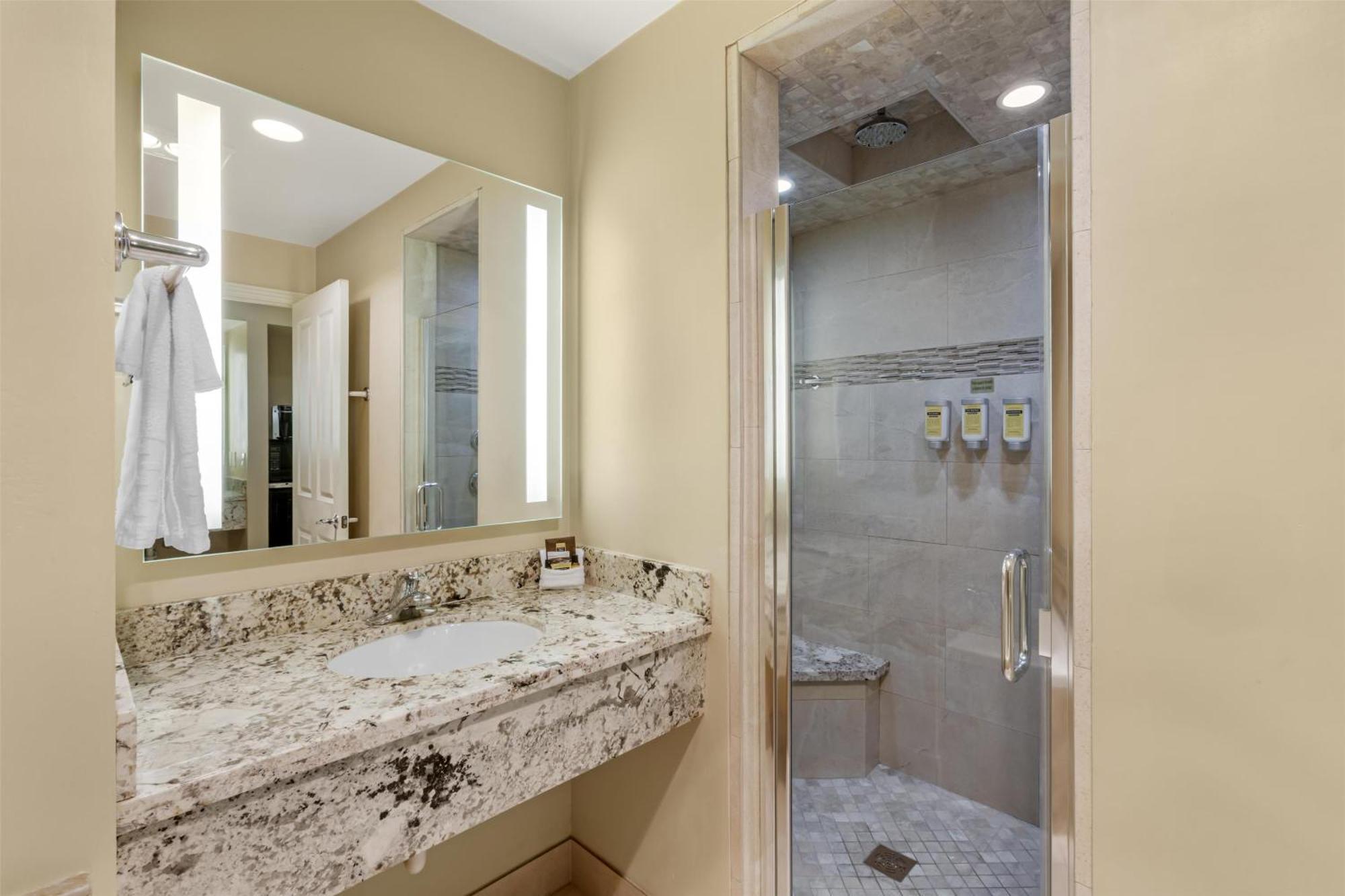 Western Arroyo Roble & Creekside Hotel