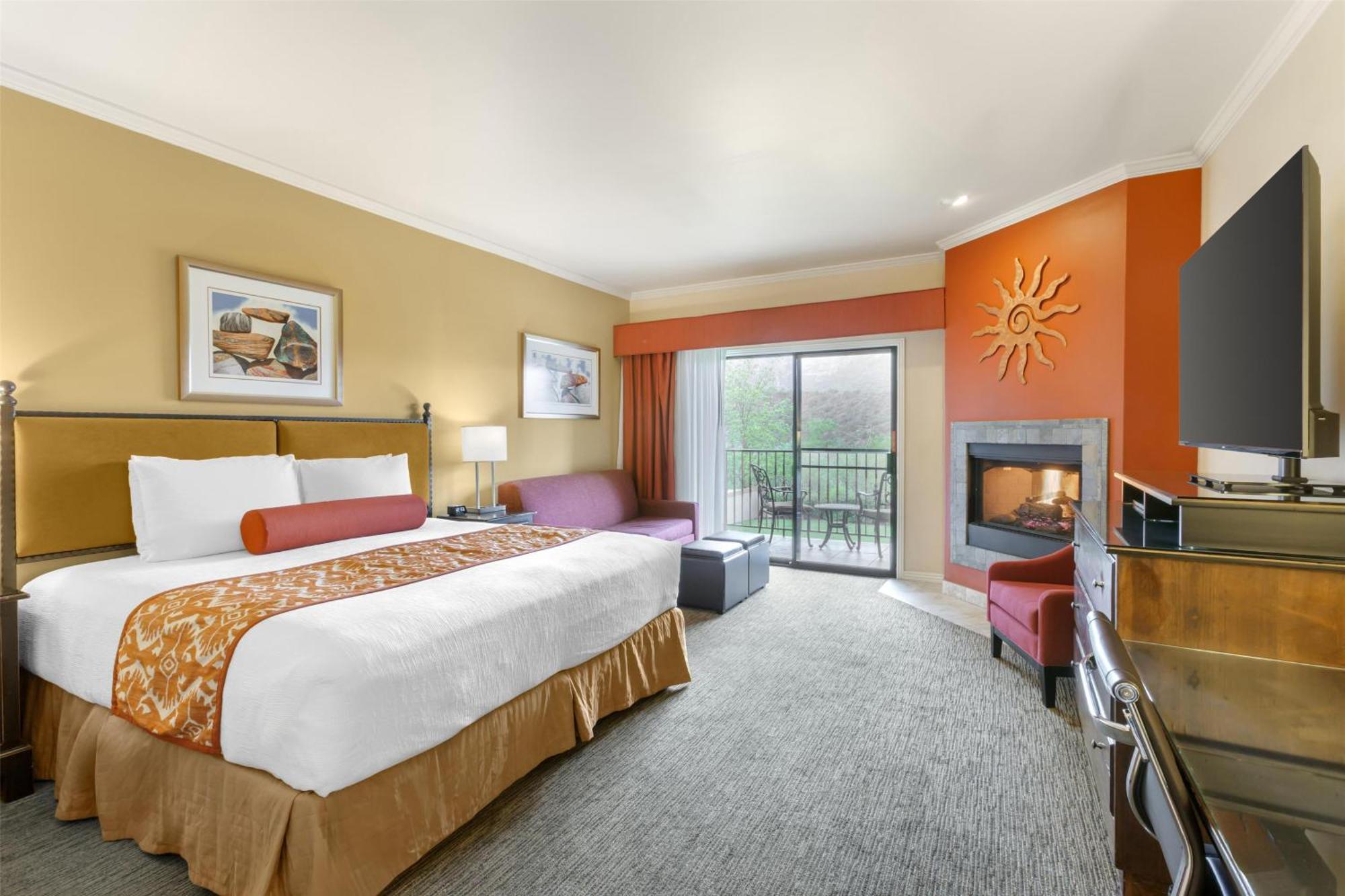 Western Arroyo Roble & Creekside Hotel