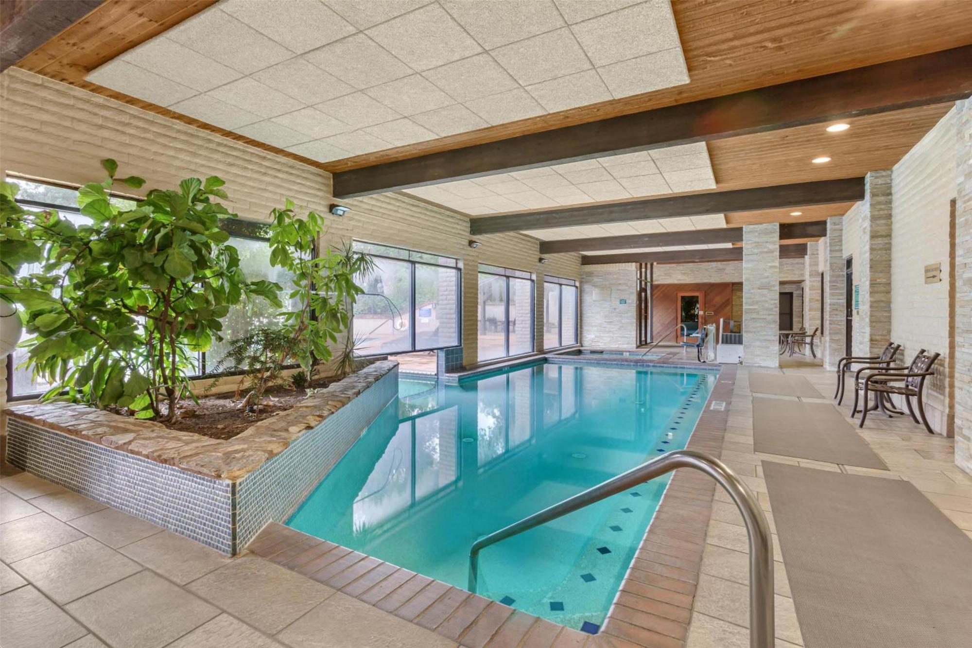 Western Arroyo Roble & Creekside Hotel